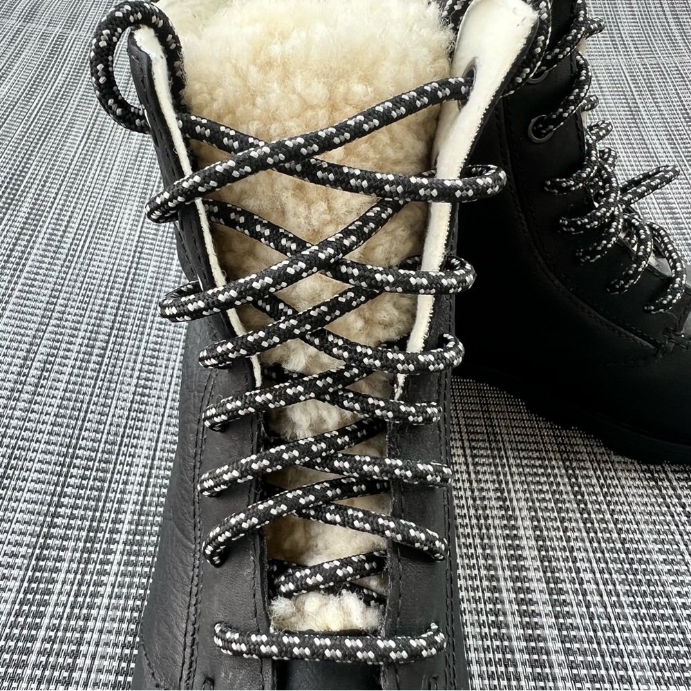 Sorel Emelie Short Lace Cozy Waterproof Boot Black Size 8 Great Condition - Picture 7 of 15